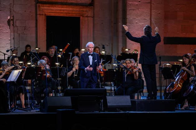 Arts, Musik, Jose Carreras Auftritt in Dubrovnik Dubrovnik, Croatia, 270826. The famous Spanish tenor Jose Carreras held a concert in front of the Dubrovnik Cathedral, where he was joined by soprano Dusica Bijelic, and musical accompaniment was provided by the Dubrovnik Symphony Orchestra under the direction of the conductor David Gimenez, Carreras long-time collaborator. Photo: Tonci Plazibat CROPIX Dubrovnik Croatia Copyright: xxToncixPlazibatx jose_carreras31-270826