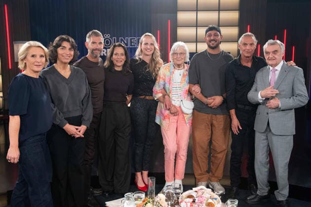 von links: Susan LINK, Moderatorin, Dilek GUERSOY, Gürsoy, Aerztin, Chirurgin, Micky BEISENHERZ, Moderator, Anne WILL, Moderatorin, Laura und Maria STEGEMANN, Landwirtinnen, Abdul Kader CHAHIN, Comedian, Peter BRINGS, Musiker, Saenger, Herbert REUL, CDU, Innenminister, Minister des Innern des Landes Nordrhein-Westfalen in der Sendung ,,Koelner Treff,, im WDR Fernsehen, 27.08.2026.