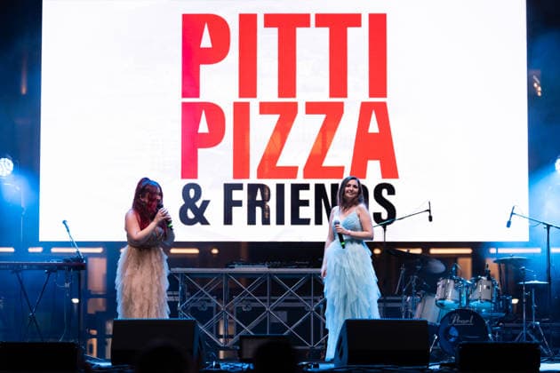 Salerno Pitti Pizza and Friends 2026 in Salerno, Italy - 27 Aug 2026 Stefania Balestrieri (L) and Emanuela Balestrieri (R) from Four Ladies (emerging artist) perform live at Piazza della Libertà during the Salerno Pitti Pizza and Friends 2026. Pitti Pizza & Friends is an event held in Salerno from August 25 to 30, 2026, combining gastronomic culture with live shows and music. Salerno Italy Copyright: xAndreaxGulíx xSOPAxImagesx AGULI_PittiPizza2026_27AUG(93)
