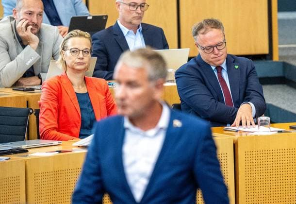 8. THÜRINGER LANDTAG - PLENARSITZUNG ** NUR FÜR REDAKTIONELLE ZWECKE ** EDITORIAL USE ONLY **<p>28 08 2026-Erfurt: Thüringer Landtag 8. Wahlperiode Plenarsitzung Misstrauensvotum der AfD-Fraktion gegen Ministerpräsident Mario Voigt (CDU) im Foto: Ministerpräsident Mario Voigt (CDU), Björn Höcke (AfD), Fraktionsvorsitzender, Katja Wolf (BSW), Thüringer Finanzministerin und Stellvertretende Ministerpräsidentin ( Deutschland Thueringen Erfurt Copyright: SaschaxFromm *** 8 THURINGIAN STATE PARLIAMENT PLENARY SESSION ** FOR EDITORIAL USE ONLY ** EDITORIAL USE ONLY ** p 28 08 2026 Erfurt Thuringian State Parliament 8th Legislative Session Plenary Session No-confidence motion by the AfD parliamentary group against Minister Pre Copyright: SaschaxFromm doc87cpcews21jsm0c71hlm ,EDITORIAL USE ONLY