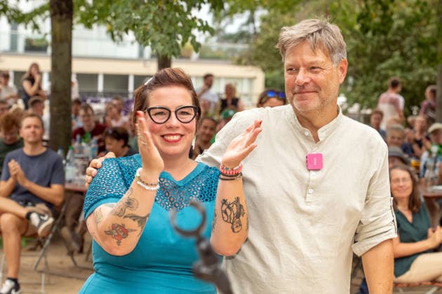 Susan Sziborra-Seidlitz, Spitzenkandidatin der GRÜNEN, Wahlveranstaltung mit Robert Habeck, Landtagswahlen in Sachsen-Anhalt am 6. September, Magdeburg, 28. August 2026 Deutschland, Magdeburg, 28. August 2026, Susan Sziborra-Seidlitz, GRÜNEN-Spitzenkandidatin, Robert Habeck, ehemaliger Wirtschaftsminister, Wahlveranstaltung der GRÜNEN: Lunch mit Suse Sziborra-Seidlitz und Robert Habeck, Schweizer Milchkuranstalt, Schleinufer, Landtagswahlen in Sachsen-Anhalt am 6. September, Wahlkampf, Politik, *** Susan Sziborra Seidlitz, the Green Party’s lead candidate, at a campaign event with Robert Habeck ahead of the state elections in Saxony-Anhalt on September 6, Magdeburg, August 28, 2026, Germany, Magdeburg, August 28, 2026, Susan Sziborra Sei