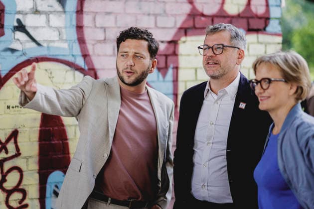 (L-R) Felix Banaszak, Co-Vorsitzender von Buendnis 90 Die Gruenen, Werner Graf, Spitzenkandidat von Buendnis 90 Die Gruenen fuer die Abgeordnetenhaus-Wahl in Berlin, und Franziska Brantner, Co-Vorsitzende von Buendnis 90 Die Gruenen, aufgenommen im Rahmen der Klausur des Bundesvorstandes von Buendnis 90 Die Gruenen in Berlin, 28.08.2026. Berlin Deutschland *** From left to right: Felix Banaszak, co-chair of Alliance 90 The Greens; Werner Graf, Alliance 90 The Greens’ lead candidate for the Berlin House of Representatives election; and Franziska Brantner, Co-Chair of Alliance 90 The Greens, photographed during the closed-door meeting of the Federal Executive Committee of Alliance 90 The Greens in Berlin, August 28, 2026, Berlin, Germany Copyright: xFlorianxGaertnerx