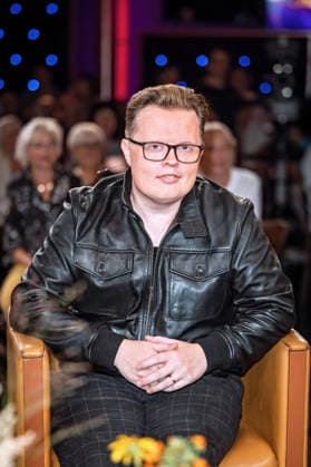 MDR - Riverboat. Sänger Angelo Kelly anläßlich der Aufzeichnung der MDR - Talkshow Riverboat am 28.08.2026 in der Mediacity Leipzig. 20260828SFL0009