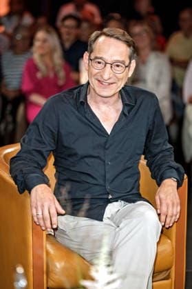 MDR - Riverboat. Schauspieler Boris Aljinovic anläßlich der Aufzeichnung der MDR - Talkshow Riverboat am 28.08.2026 in der Mediacity Leipzig. 20260828SFL0037