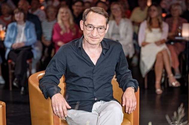 MDR - Riverboat. Schauspieler Boris Aljinovic anläßlich der Aufzeichnung der MDR - Talkshow Riverboat am 28.08.2026 in der Mediacity Leipzig. 20260828SFL0041
