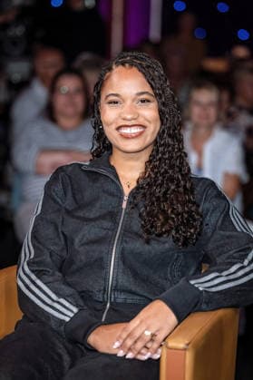 MDR - Riverboat. Kugelstoß-Olympiasiegerin Yemisi Mabry anläßlich der Aufzeichnung der MDR - Talkshow Riverboat am 28.08.2026 in der Mediacity Leipzig. 20260828SFL0046