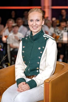 MDR - Riverboat. Tambourmajorin Spielmannszug Radeberg Jeanine-Lysette Schwenke anläßlich der Aufzeichnung der MDR - Talkshow Riverboat am 28.08.2026 in der Mediacity Leipzig. 20260828SFL0052
