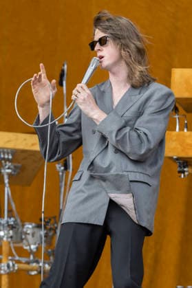 Blossoms perform at Leeds Festival Tom Ogden of british band Blossoms performs at Leeds Festival 2026, Bramham Park, Leeds, 28th August 2026, Credit:Mike Gray MIKE GRAY - B4227 Avalon  Copyright: xMikexGrayx xMIKExGRAYx-xB4227x xAvalonx 1128987520