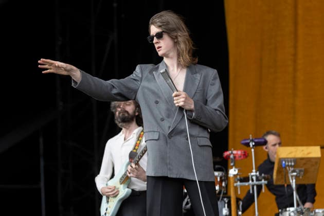 Blossoms perform at Leeds Festival Tom Ogden of british band Blossoms performs at Leeds Festival 2026, Bramham Park, Leeds, 28th August 2026, Credit:Mike Gray MIKE GRAY - B4227 Avalon  Copyright: xMikexGrayx xMIKExGRAYx-xB4227x xAvalonx 1128987542