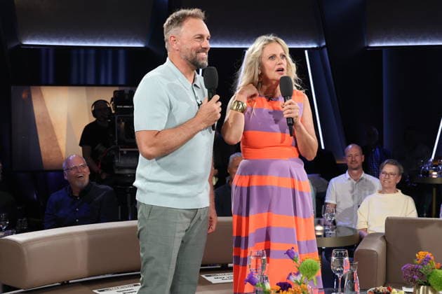 Steven Gätjen und Barbara Schöneberger moderieren die NDR Talk Show am 28.8.2026 im 3. Programm des NDR Fernsehen, Fototermin vor der Aufzeichnung am 3.7.2026 im Fernsehstudio Hamburg Lokstedt