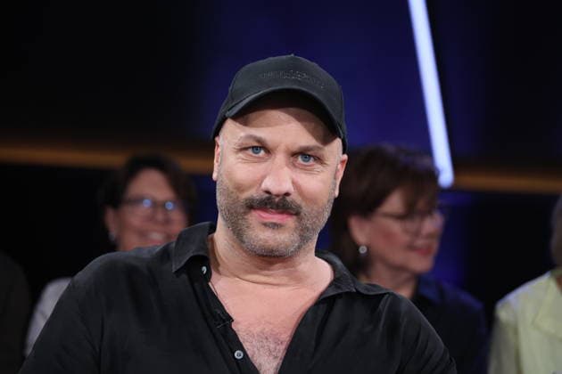 Tobias Kratzer, Intendant der Staatsoper Hamburg, zu Gast in der NDR Talk Show am 28.8.2026 im 3. Programm des NDR Fernsehen, Fototermin vor der Aufzeichnung am 3.7.2026 im Fernsehstudio Hamburg Lokstedt