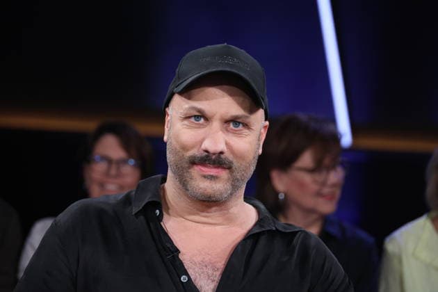 Tobias Kratzer, Intendant der Staatsoper Hamburg, zu Gast in der NDR Talk Show am 28.8.2026 im 3. Programm des NDR Fernsehen, Fototermin vor der Aufzeichnung am 3.7.2026 im Fernsehstudio Hamburg Lokstedt