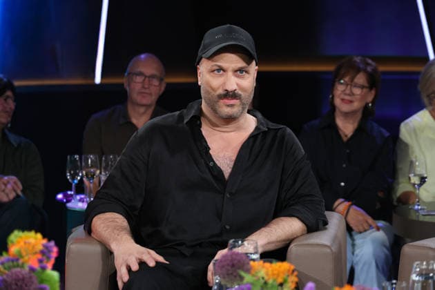 Tobias Kratzer, Intendant der Staatsoper Hamburg, zu Gast in der NDR Talk Show am 28.8.2026 im 3. Programm des NDR Fernsehen, Fototermin vor der Aufzeichnung am 3.7.2026 im Fernsehstudio Hamburg Lokstedt