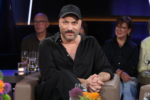 Tobias Kratzer, Intendant der Staatsoper Hamburg, zu Gast in der NDR Talk Show am 28.8.2026 im 3. Programm des NDR Fernsehen, Fototermin vor der Aufzeichnung am 3.7.2026 im Fernsehstudio Hamburg Lokstedt