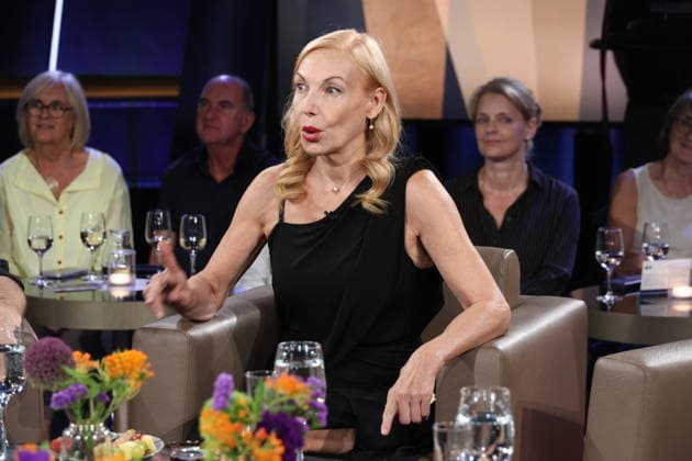 Ute Lemper, Sängerin und Schauspielerin, zu Gast in der NDR Talk Show am 28.8.2026 im 3. Programm des NDR Fernsehen, Fototermin vor der Aufzeichnung am 3.7.2026 im Fernsehstudio Hamburg Lokstedt