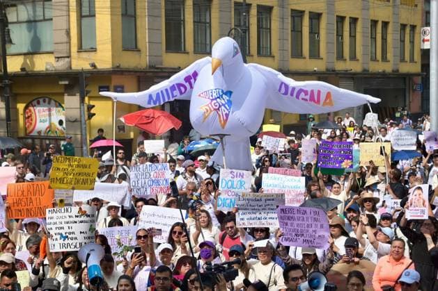 August 28, 2026, Ciudad De Mo Xico, Mexico: MEXICO Ciudad De Mo Xico, MEXICO, AUGUST 2026: Activist Samara MartoÂ­nez and members of several social organizations take part in the Ã¢â‚¬oeMarch for Dignified DeathÃ¢â‚¬Â? in Mexico City, calling for the legalization of euthanasia. Participants, including people living with incurable illnesses and their families, marched from the Palace of Fine Arts to several government and judicial institutions, where they delivered results from a public consultation promoted by the Ministry of Health along with a legislative proposal addressing euthanasia at the federal and local levels. Ciudad De Mo Xico Mexico - ZUMAq101 20260828_zna_q101_176 Copyright: xAlbertoxRoax