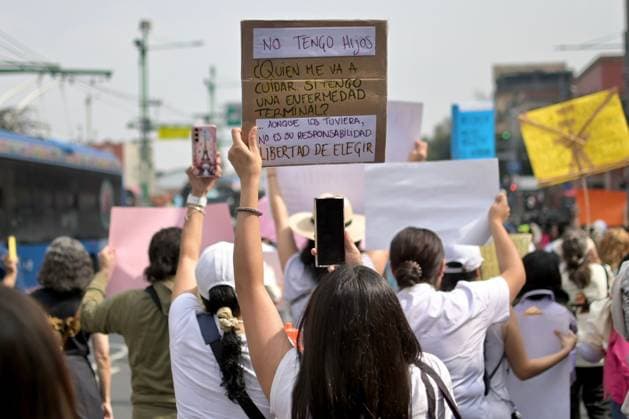 August 28, 2026, Ciudad De Mo Xico, Mexico: MEXICO Ciudad De Mo Xico, MEXICO, AUGUST 2026: Activist Samara MartoÂ­nez and members of several social organizations take part in the Ã¢â‚¬oeMarch for Dignified DeathÃ¢â‚¬Â in Mexico City, calling for the legalization of euthanasia. Participants, including people living with incurable illnesses and their families, marched from the Palace of Fine Arts to several government and judicial institutions, where they delivered results from a public consultation promoted by the Ministry of Health along with a legislative proposal addressing euthanasia at the federal and local levels. Ciudad De Mo Xico Mexico - ZUMAq101 20260828_zna_q101_180 Copyright: xAlbertoxRoax