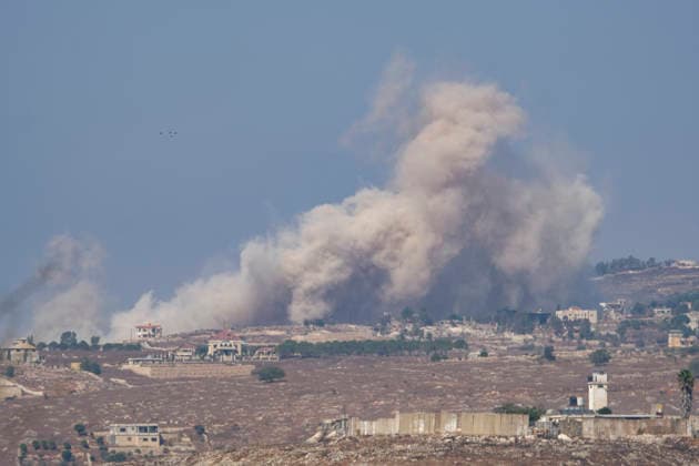 Israeli Forces Demolish South Lebanon Homes A thick plume of smoke rises after Israeli forces demolished multiple homes in Talousa, southern Lebanon, on August 28, 2026. Lebanese reports said Israeli troops advanced toward Houla and nearby Wadi al-Salouqi from early morning, accompanied by artillery shelling and machine-gun fire, before carrying out demolition operations in Houla and other nearby villages. The operations came amid continuing Israeli military activity across southern Lebanon despite a U.S.-mediated framework agreement reached in June that called for a gradual Israeli withdrawal and the deployment of the Lebanese army in the south. Houla Nabatieh Lebanon Copyright: xCourtneyxBonneaux
