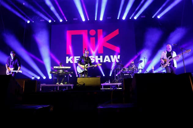 Nik Kershaw live bei einem Konzert auf dem Waltroper Parkfest 2026 im Stadtpark. Waltrop, 28.08.2026 *** Nik Kershaw performing live at the 2026 Waltroper Parkfest in Waltrop City Park, August 28, 2026 Foto:xT.xSchröerx xFuturexImagex kershaw_6801