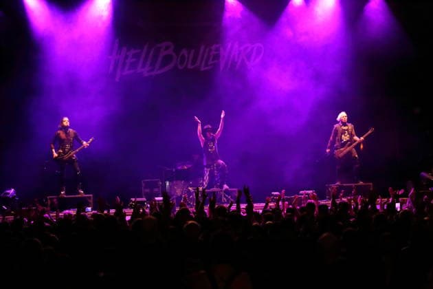 Vulture King, Jan Hangman, Matteo vDiva Fabbiani und Raul Sanchez, v.l., von der Band Hell Boulevard als Support für Mono Inc. bei einem Open-Air-Konzert am Waschhaus in Potsdam, 28. August 2026. Hell Boulevard Konzert Potsdam
