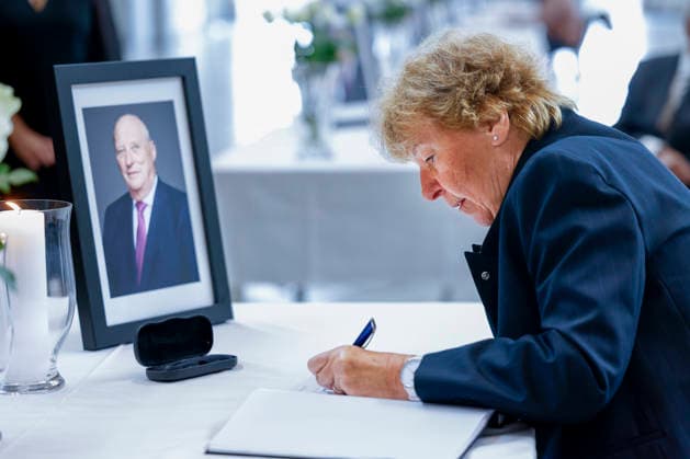 Kondolanse protokoll legges fram i Oslo Radhus Oslo 20260829. Tidligere ordforer Marianne Borgen signerer kondolanseprotokoll i Oslo radhus lordag formidag etter kong Harald dode fredag morgen. Foto: Hanna Johre NTB Oslo Norge qQB2Yyt8wns EDITORIAL USE ONLY Ref:_POLqQB2Yyt8wns.jpg Copyright: xHannaxJohrex xNTBx