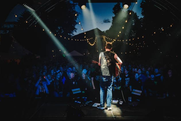 Frank Turner live in Rubigen, Switzerland Rubigen, Switzerland. 28th, August 2026. The English singer, songwriter and musician Frank Turner performs a live concert at Muhle Hunziken in Rubigen. Switzerland, Rubigen  Copyright: xGonzalesxPhoto TilmanxJentzschx