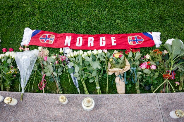 Kong Harald V er dod Oslo 20260829. Sorgende strommer til Slottsplassen med lys og blomster etter at det ble kjent at kong Harald dode fredag morgen. Lordag var det mange blomster og hilsner pa plass. Foto: Hanna Johre NTB Oslo Norge E7sSPL31dzo EDITORIAL USE ONLY Ref:_POLE7sSPL31dzo.jpg Copyright: xHannaxJohrex xNTBx