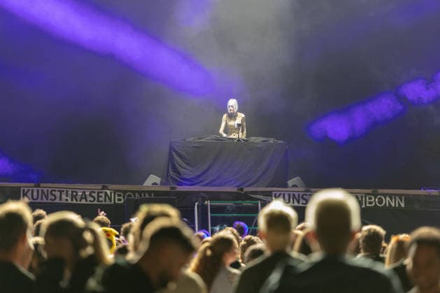 Felicia Bianco beim Rheinkilometer 652 Open Air auf dem Kunst!Rasen Bonn - 28.08.26 Die Kölner DJ Felicia Bianco beim Open-Air-DJ-Set auf dem Kunst!Rasen Bonn. Bonn Gronau Nordrhein-Westfalen Deutschland Copyright: xMarcxJohnx
