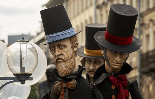 Russia Giant Puppets Walk 9230889 29.08.2026 Artists perform with giant puppets of Alexander Pushkin, Nikolai Gogol, and Fyodor Dostoevsky during the street performance Velikantsy? ( Giantses ) in St. Petersburg, Russia. Alexei Danichev Sputnik St. Petersburg Russia  Copyright: xAlexeixDanichevx