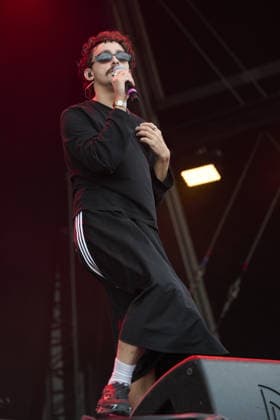 Antony Szmierek performs on stage at the Big Feastival Day 1 2026 held at the Alex James Farm Featuring: Antony Szmierek Where: Kingham, United Kingdom When: 28 Aug 2026 Credit: Alan West Cover Images EDITORIAL USE ONLY. NOT FOR USE BY NEWSPAPERS BASED IN THE UK. Copyright: xAlanxDxWestx coverimg55954482