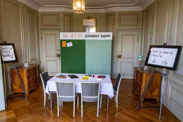 Ausstellung The Art of Johnny Depp im Schloss Benrath ** NUR FÜR REDAKTIONELLE ZWECKE ** EDITORIAL USE ONLY **<p>Journalisten und Aussteller befinden sich am 29.8.2026 im Schloss Benrath in Düsseldorf. In Düsseldorf eröffnet eine Ausstellung The Art of Johnny Depp mit den Werken von Schauspieler Johnny Depp. Foto : Arnulf Stoffel Funke Foto Services < p> Buntes Deutschland NRW Düsseldorf Copyright: ArnulfxStoffel
