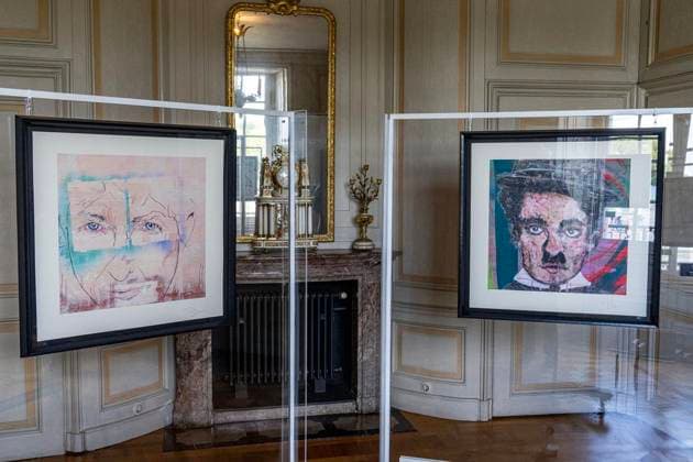 Ausstellung The Art of Johnny Depp im Schloss Benrath ** NUR FÜR REDAKTIONELLE ZWECKE ** EDITORIAL USE ONLY **<p>Journalisten und Aussteller befinden sich am 29.8.2026 im Schloss Benrath in Düsseldorf. In Düsseldorf eröffnet eine Ausstellung The Art of Johnny Depp mit den Werken von Schauspieler Johnny Depp. Foto : Arnulf Stoffel Funke Foto Services < p> Buntes Deutschland NRW Düsseldorf Copyright: ArnulfxStoffel