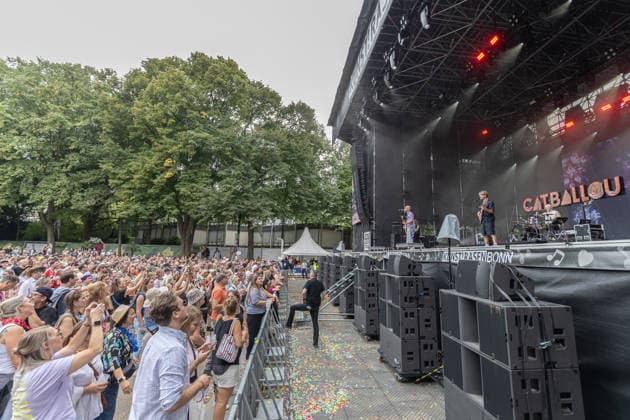 Cat Ballou beim Oh wie schön Festival auf dem Kunst!Rasen Bonn - 29.08.26 Die Kölner Mundartpop-Band Cat Ballou beim Open-Air-Live-Auftritt auf dem Kunst!Rasen Bonn. Bonn Gronau Nordrhein-Westfalen Deutschland Copyright: xMarcxJohnx