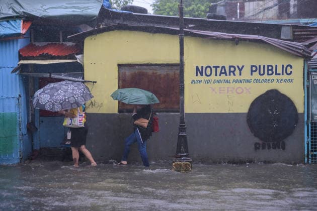 August 29, 2026, Philippines: Commuters wade the floods brought by torrential monsoon rains at Taft Ave., Metro Manila. Southwest monsoon continues to batter Metro Manila and neighboring provinces bringing flood in flood prone areas. After days of heat, thunderstorms and heavy rainfall came back yesterday. Philippines  - ZUMAr240 20260829_zip_r240_021 Copyright: xMarcxDominicxRostratax