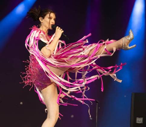 Sophie Ellis-Bextor performing at Carfest 2026 Sophie Ellis-Bextor performing at Carfest 2026 Sliverstone, Northampton England 28.08.26. 28 Aug 2026 Pictured: Sophie Ellis-Bextor performing at Carfest 2026 Sliverstone, Northampton England 28.08.26.  Copyright: xThexMegaxAgencyxMEGAx
