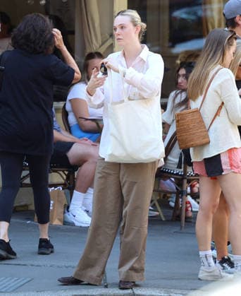 Elle Fanning out in New York Actress Elle Fanning is having lunch with a friend at Cafe Cluny in The West Village, NY on August 29, 2026. Photo by Dylan Travis ABACAPRESS.COM New York NY  Copyright: xDylanxTravis ABACAx