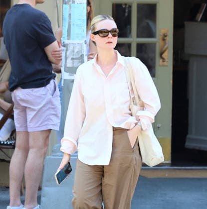 Elle Fanning out in New York Actress Elle Fanning is having lunch with a friend at Cafe Cluny in The West Village, NY on August 29, 2026. Photo by Dylan Travis ABACAPRESS.COM New York NY  Copyright: xDylanxTravis ABACAx