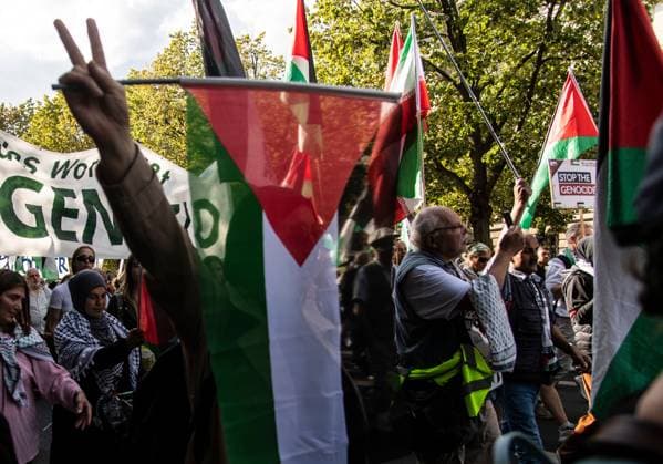 August 29, 2026, Berlin, Germany: BERLIN, GERMANY, AUGUST 29, 2026: Hundreds of people take part in a pro-Palestinian demonstration in central Berlin, criticizing the German government s policy toward Israel and its position on the war in Gaza. Police in riot gear accompany the march, which is led by members of the Palestinian diaspora. The demonstration concludes near Berlin City Hall, where participants display an installation commemorating children killed in Gaza, including a vehicle presented in reference to Hind Rajab, a Palestinian girl killed in Gaza in 2024. Berlin Germany - ZUMAq101 20260829_zna_q101_177 Copyright: xAndro SxTrujillox