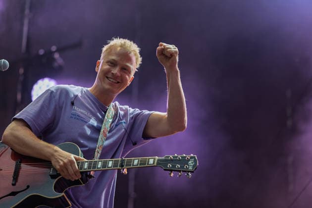 Fäaschtbänkler beim Oh wie schön Festival auf dem Kunst!Rasen Bonn - 29.08.26 Die Schweizer Neue-Volksmusik-Band Fäaschtbänkler beim Open-Air-Live-Auftritt auf dem Kunst!Rasen Bonn. Bonn Gronau Nordrhein-Westfalen Deutschland Copyright: xMarcxJohnx