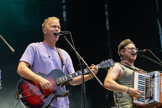 Fäaschtbänkler beim Oh wie schön Festival auf dem Kunst!Rasen Bonn - 29.08.26 Die Schweizer Neue-Volksmusik-Band Fäaschtbänkler beim Open-Air-Live-Auftritt auf dem Kunst!Rasen Bonn. Bonn Gronau Nordrhein-Westfalen Deutschland Copyright: xMarcxJohnx