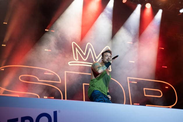 Der deutsche Sänger Dag-Alexis Kopplin von der Band SDP bei seinem Auftritt auf dem Superbloom Festival im Olympiapark in München am 29.08.2026. München Olympiapark Bayern Deutschland
