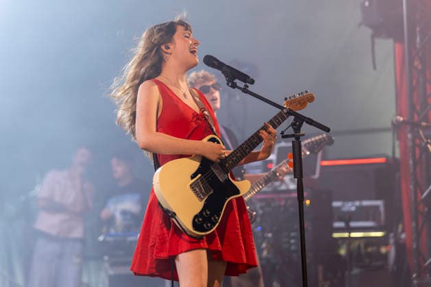 Florence Road perform at Leeds Festival Lily Aron of Florence Road performs at Leeds Festival, Bramham Park, Leeds, 29th August 2026, Credit:Mike Gray MIKE GRAY - B4227 Avalon  Copyright: xMikexGrayx xMIKExGRAYx-xB4227x xAvalonx 1129200362