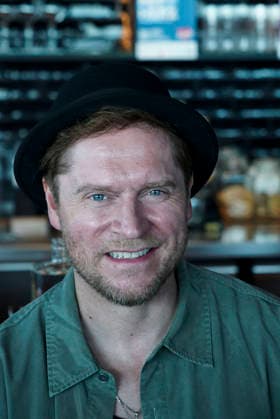 CNTV HERZKICKEN- Johannes Oerding beim PK Termin Pressekonferenz zum Charity Kicken mit Herz im Restaurant Karo Paul im Bunker in der Feldstrase 27.AUGUST 2026 in Hamburg Hamburg Deutschland