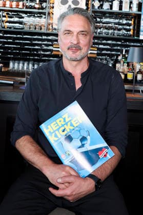 CNTV HERZKICKEN- Dr. Thomas Mir beim PK Termin Pressekonferenz zum Charity Kicken mit Herz im Restaurant Karo Paul im Bunker in der Feldstrase 27.AUGUST 2026 in Hamburg Hamburg Deutschland