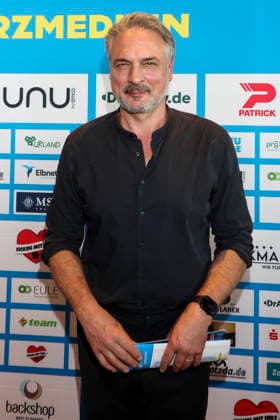 CNTV HERZKICKEN- Dr. Thomas Mir beim PK Termin Pressekonferenz zum Charity Kicken mit Herz im Restaurant Karo Paul im Bunker in der Feldstrase 27.AUGUST 2026 in Hamburg Hamburg Deutschland