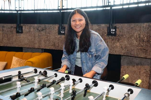 CNTV HERZKICKEN- Linh Tran am Tisch Kicker beim PK Termin Pressekonferenz zum Charity Kicken mit Herz im Restaurant Karo Paul im Bunker in der Feldstrase 27.AUGUST 2026 in Hamburg Hamburg Deutschland