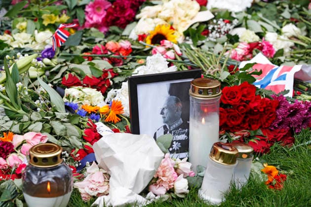Kong Harald er dod Tromso 20260830. Blomster ved Tromso Domkirke til minne om Kong Harald. Foto: Rune Stoltz Bertinussen NTB Tromso Norge _Jv87a9tjbs EDITORIAL USE ONLY Ref:_BNC_Jv87a9tjbs.jpg Copyright: xRunexStoltzxBertinussenx xNTBx