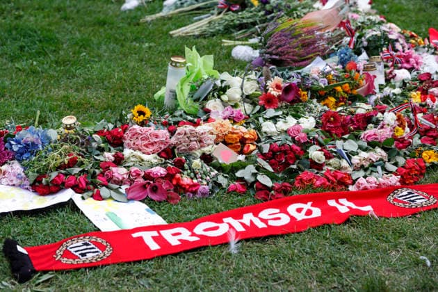 Kong Harald V er dod Tromso 20260830. Blomster ved Tromso Domkirke til minne om Kong Harald. Foto: Rune Stoltz Bertinussen NTB Tromso Norge 3rc0ZbMs-UU EDITORIAL USE ONLY Ref:_BNC3rc0ZbMs-UU.jpg Copyright: xRunexStoltzxBertinussenx xNTBx