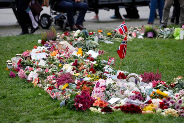 Kong Harald V er dod Tromso 20260830. Blomster ved Tromso Domkirke til minne om Kong Harald. Foto: Rune Stoltz Bertinussen NTB Tromso Norge 5ctnWTO1R4U EDITORIAL USE ONLY Ref:_BNC5ctnWTO1R4U.jpg Copyright: xRunexStoltzxBertinussenx xNTBx