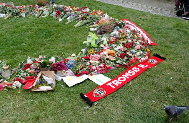 Kong Harald V er dod Tromso 20260830. Blomster ved Tromso Domkirke til minne om Kong Harald. Foto: Rune Stoltz Bertinussen NTB Tromso Norge AfaslRMB05k EDITORIAL USE ONLY Ref:_BNCAfaslRMB05k.jpg Copyright: xRunexStoltzxBertinussenx xNTBx